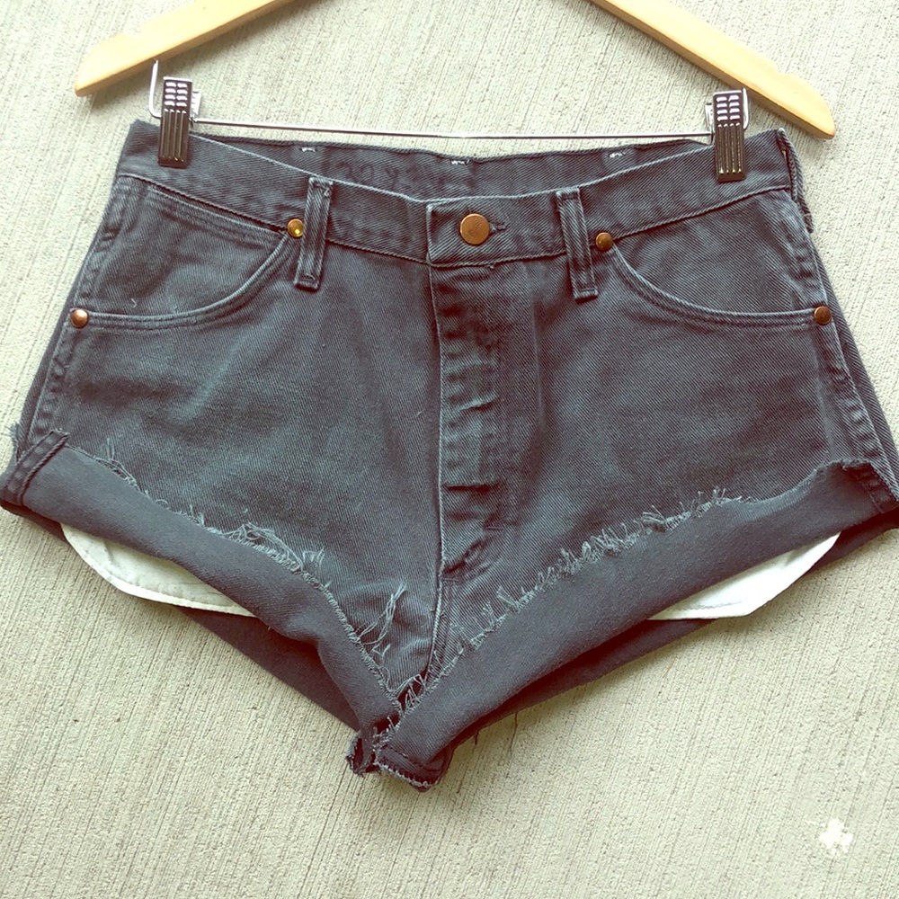 90'S WRANGLER 13MWZNG OLIVE GREEN CUTOFFS. SZ 32